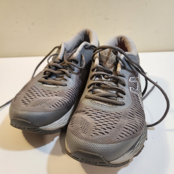 Asics women's Gel-Kayano Gray sneakers size 8 1/2 - Picture 3 of 12